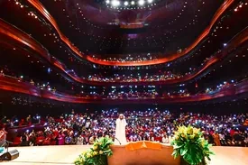 Gurudev Sri Sri Ravi Shankar giving a Lecture